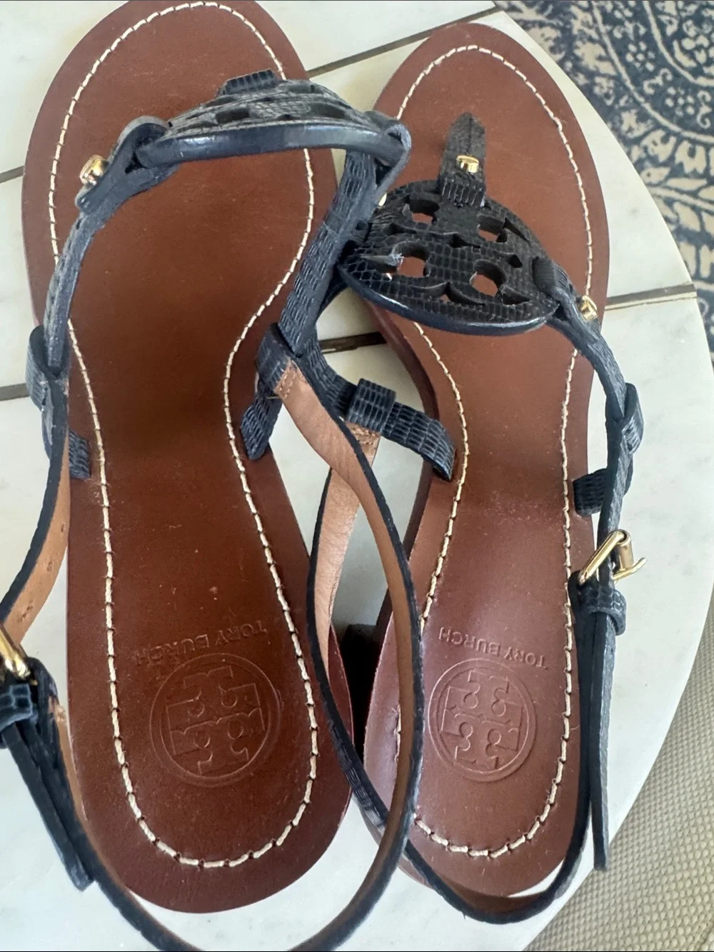 Tory Burch Navy Blue Leather Logo Thong Sandals with Brown Footbed